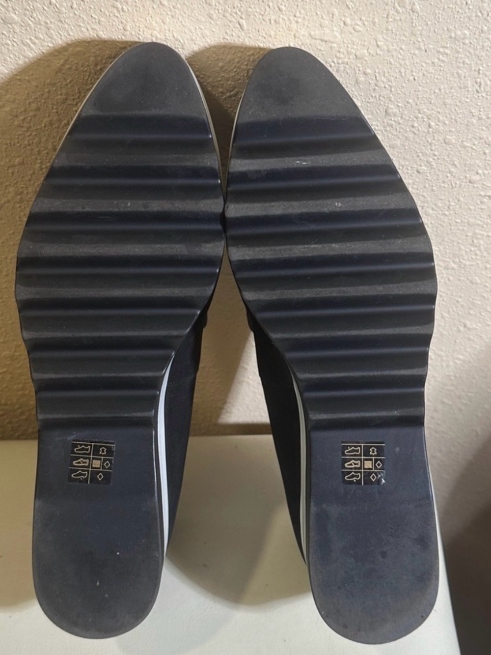 DKNY Black woman Slip-On Loafers with White Sole - Picture 5 of 7